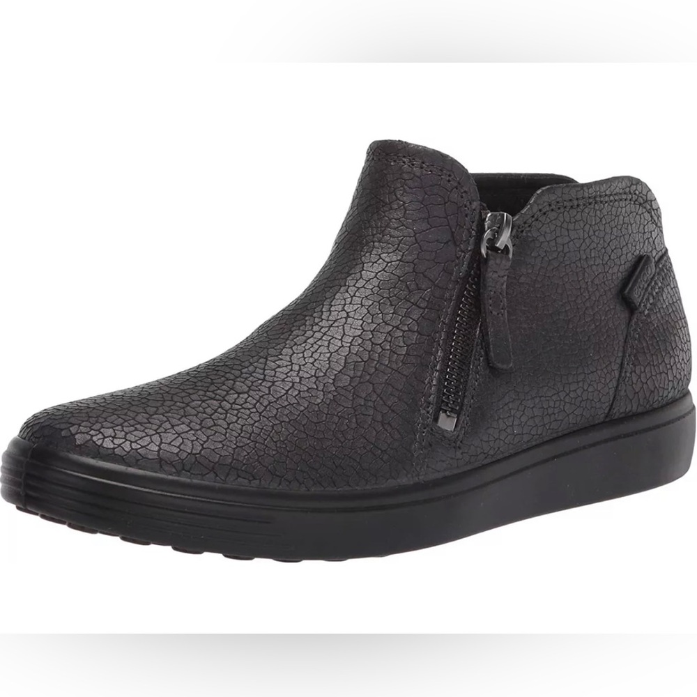 ECCO Women's Soft Black Dark Shadow Metallic Bootie Sneaker 6.5